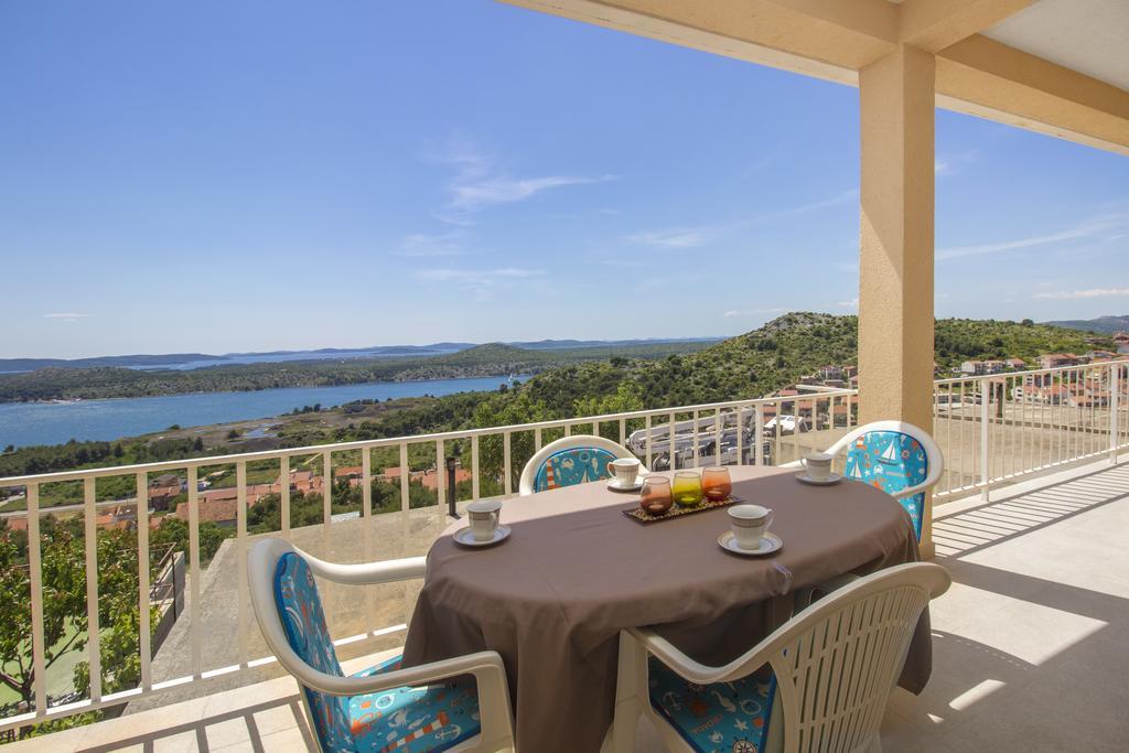 Bulat Sea View Apartments Шибеник Екстер'єр фото