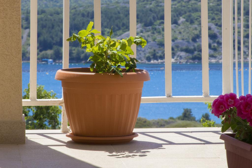 Bulat Sea View Apartments Шибеник Екстер'єр фото